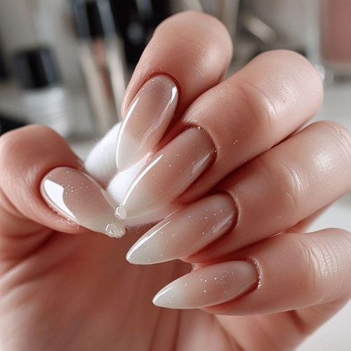 Comment enlever la colle des faux ongles : 3 méthodes efficaces pour retirer facilement vos faux ongles